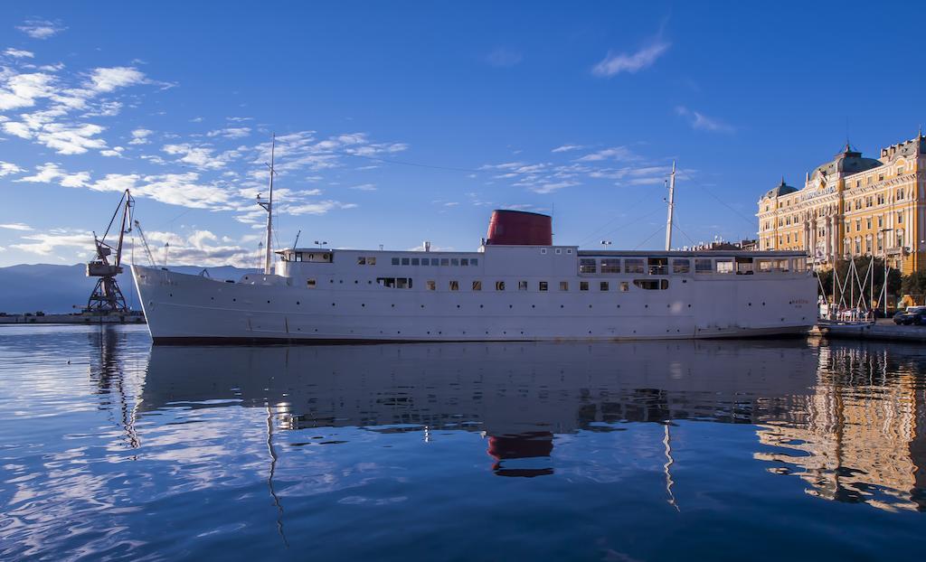 Botel Marina ริเยกา ภายนอก รูปภาพ