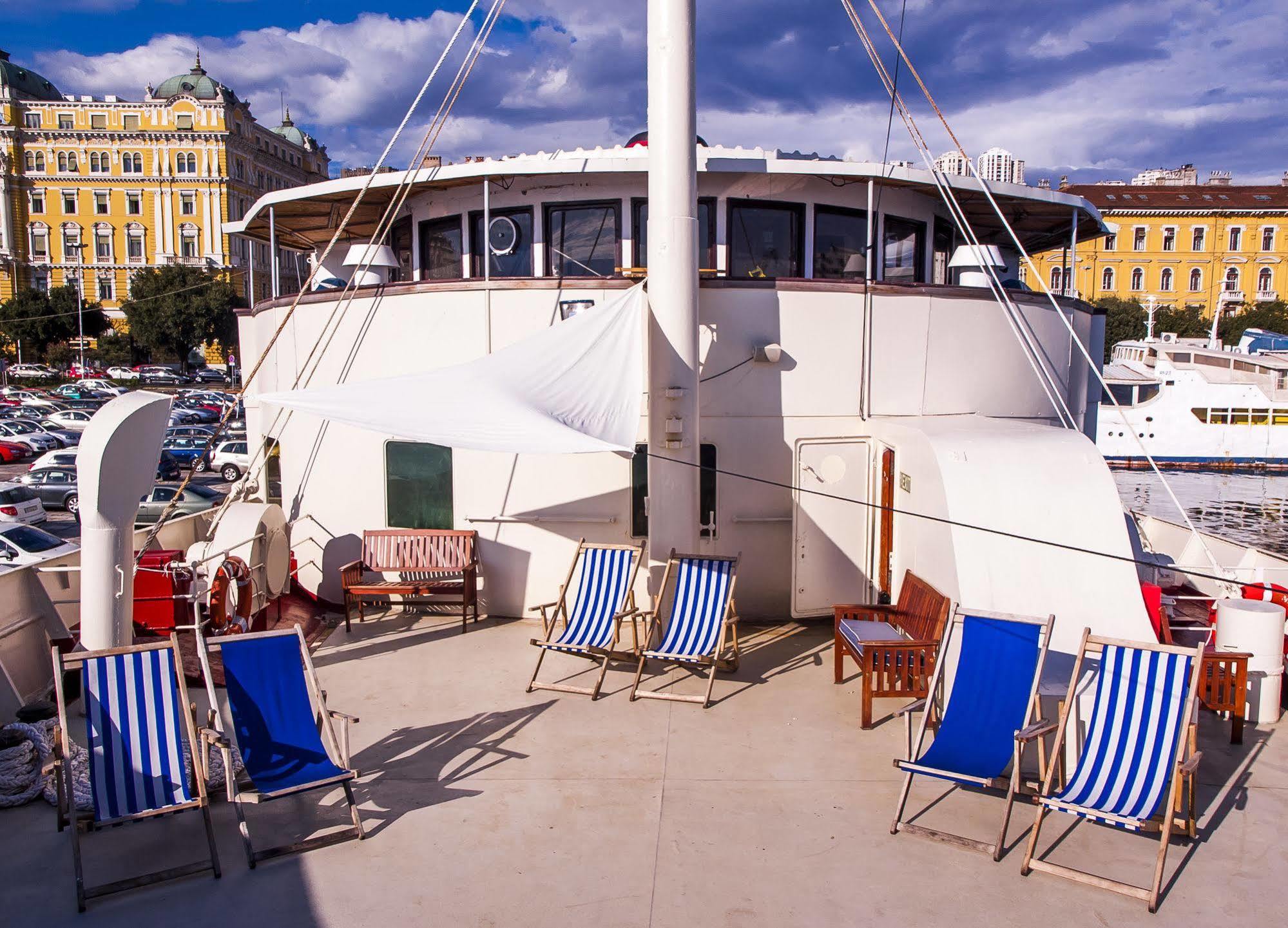 Botel Marina ริเยกา ภายนอก รูปภาพ