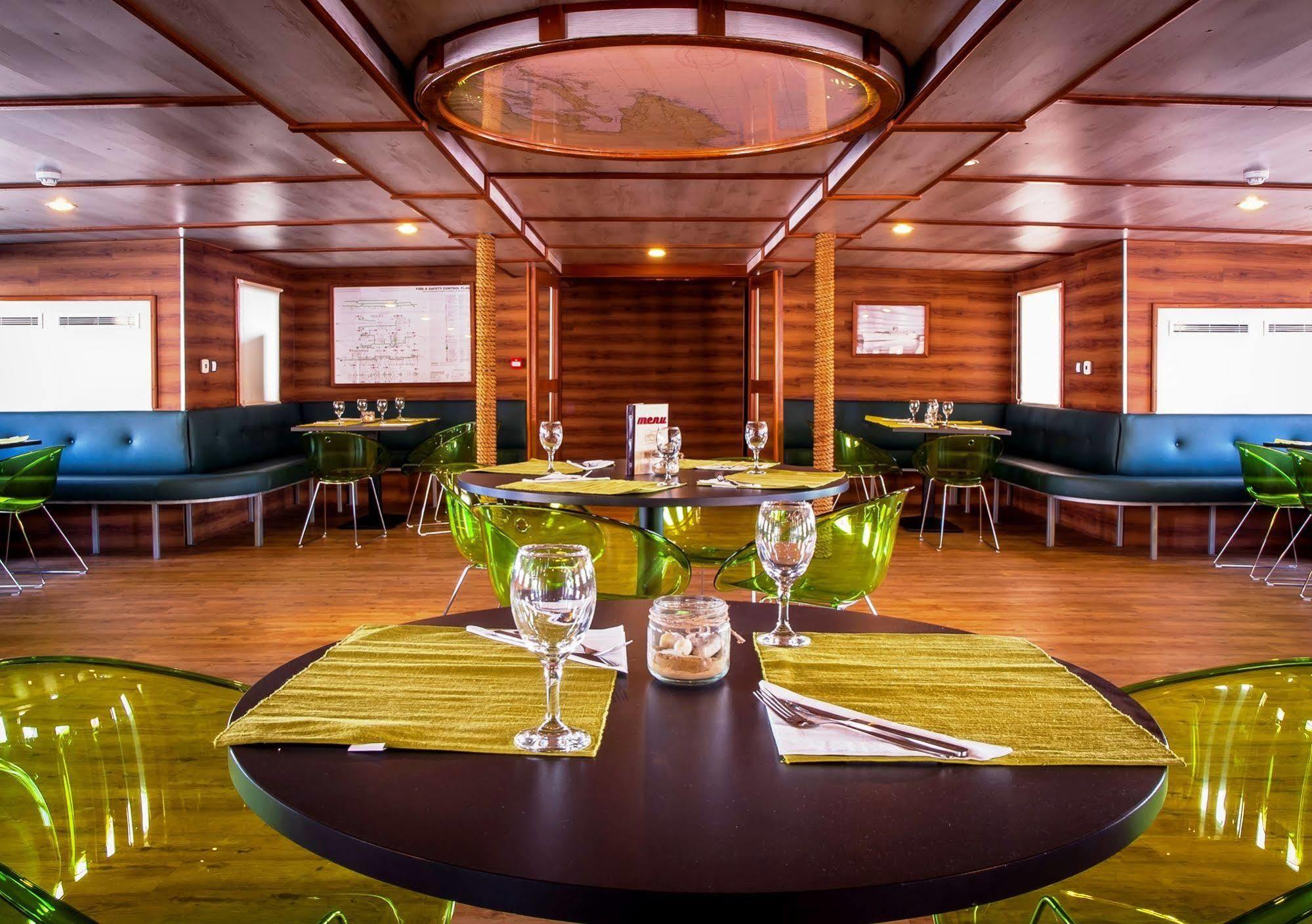 Botel Marina ริเยกา ภายนอก รูปภาพ